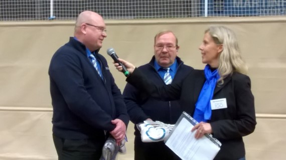 Kuva palvelubussien kuljettajat Jari Saksalan kuvassa vasemmalla ja Jyrki Forsmanin kuvassa keskellä haastattelu
