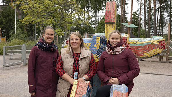Virve Kallio (vasemmalla), Nina Hemmilä ja Sari Lapiolahti.
