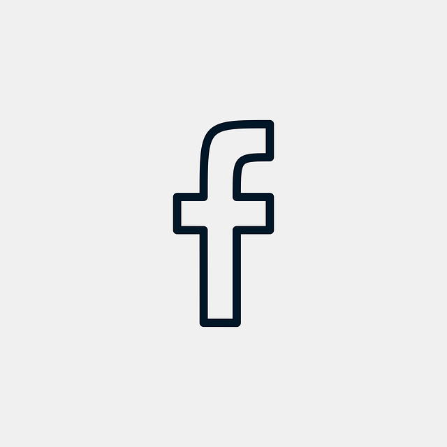 Kuvassa facebookin logo ja linkki