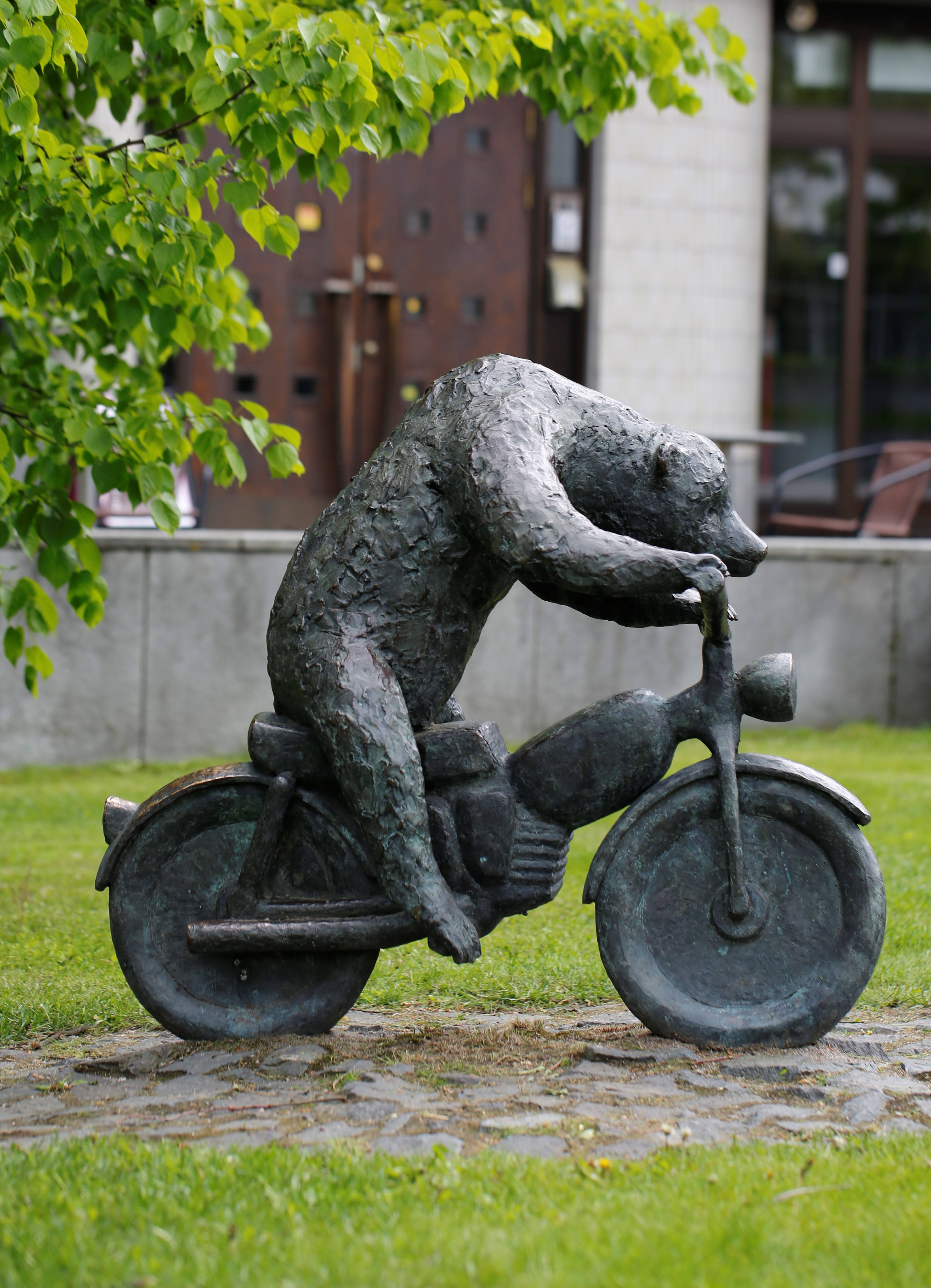 Sirkuskarhu Pirkko Nukari Hyvinkään taidemuseo Kuvaaja Sini Suodenjoki