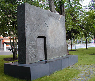 Kuva Helene Schjerfbeckin muistomerkistä OVI