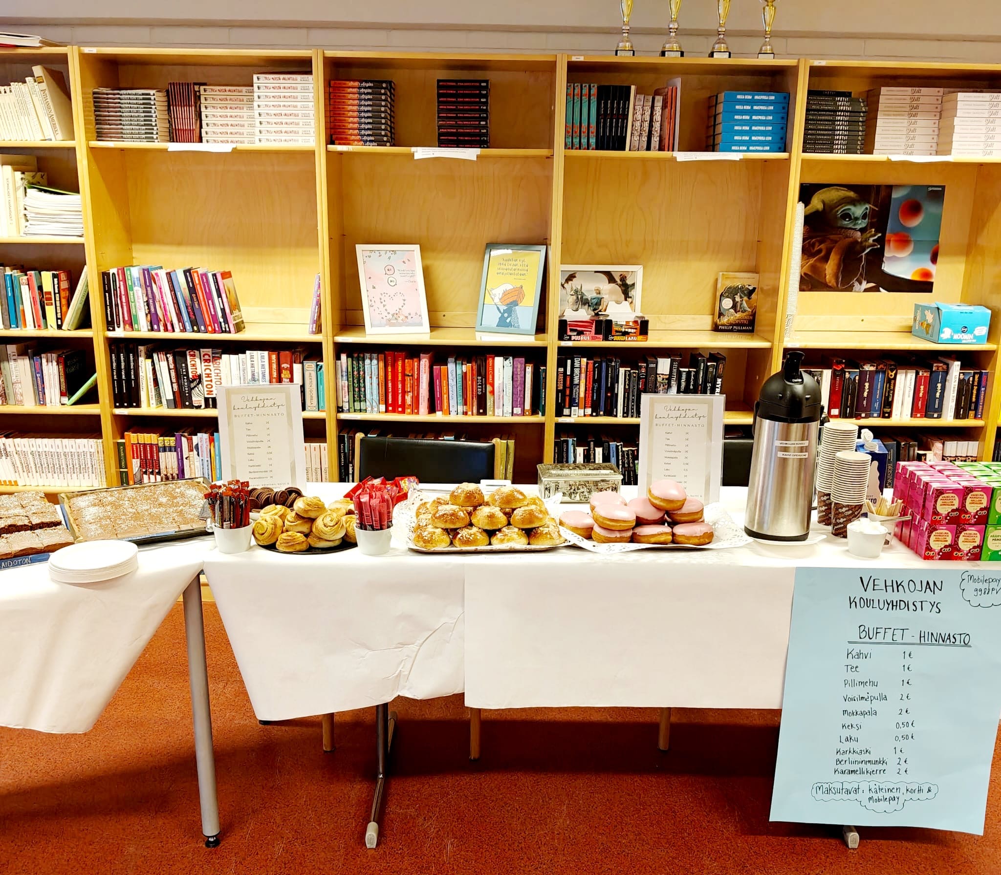 Kirjaston kirjahylly