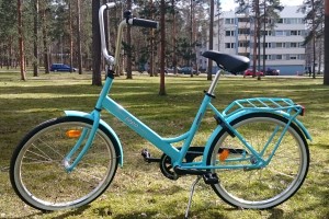 Kuvassa turkoosi pyörä
