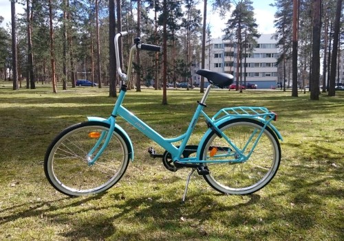 Kuvassa turkoosi Jopo