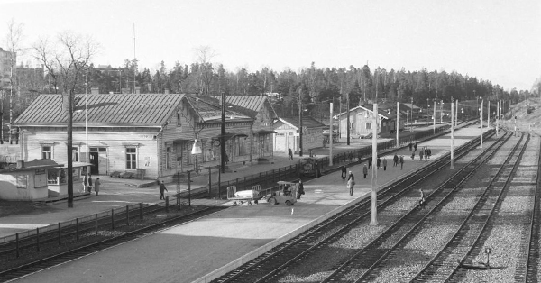 Hyvinkään rautatieasema 1960-luvulla. Kuva: Voitto Kivi, Hyvinkään kaupunginmuseon valokuvakokoelma.