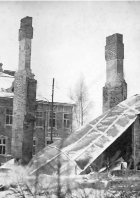 Kuvassa talvisodassa tuhoutunut rakennus. 
