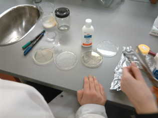 Laboratorio välineitä