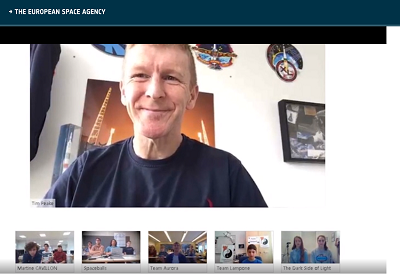 Hyvinkään lukiolaiset webinaarissa astronautti Tim Peaken kanssa.