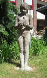 Kesäinen kuva Lintutyttö patsaasta