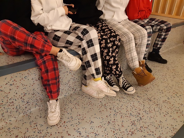 oppilailla pyjamia