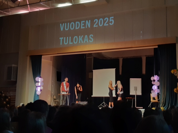 lavalla vuoden tulokas palkinnon jakaminen