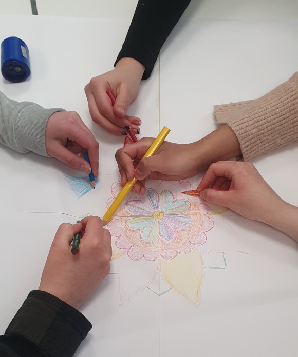 mandalan väritystä