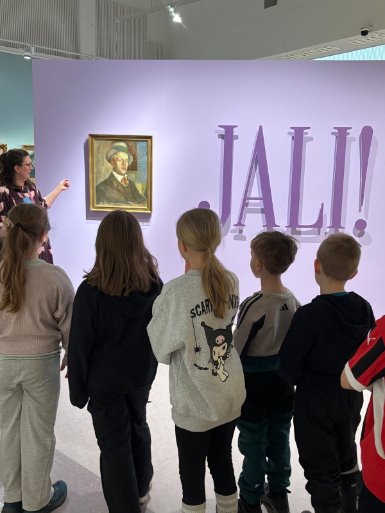 kuva taidemuseon Jalmari Ruokokosken näyttelystä