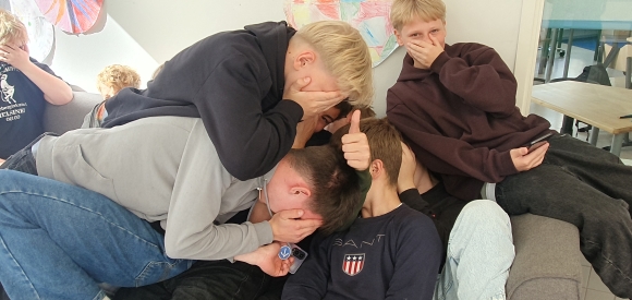 oppilaita kasassa
