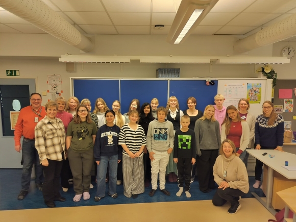 vierailijoita ja tapainlinnalaisia