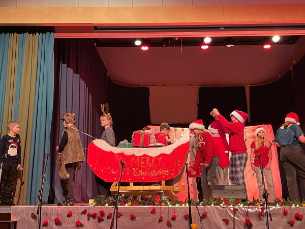 Joulujuhlassa kutosten näytelmä