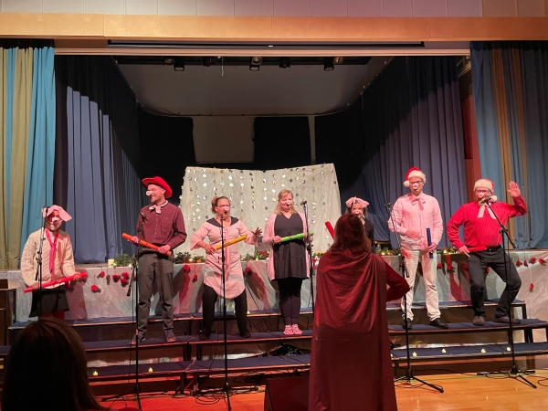 Joulujuhlassa opettajien esitys