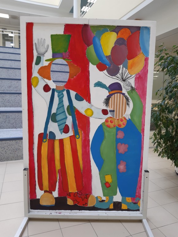 sirkusaiheinen tintamareski