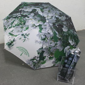 Kuva "Kukkiva omenapuu" sateenvarjosta