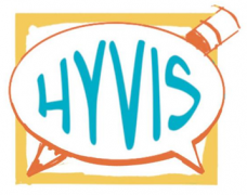 Kuvassa on sarjakuvakerho Hyviksen logo, jossa paljon keltaista ja kynä.