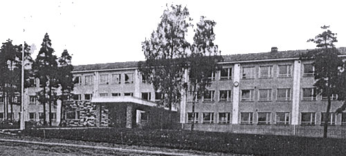 Kuvassa on Aseman kansakoulu.