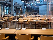 Kuva kaupungintalon aulasta ennen valtuuston kokousta