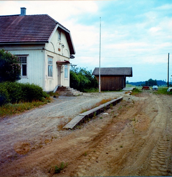 Tässä on kuva Kytäjän asemasta, kun toiminta on jo loppunut.