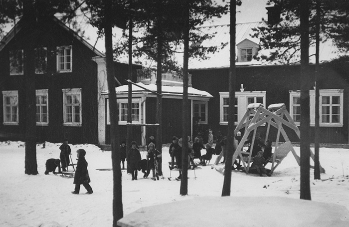 Lastentalo 1920-luvulla. Hyvinkään kaupunginmuseo Aulis Savioahon kokoelma.jpg