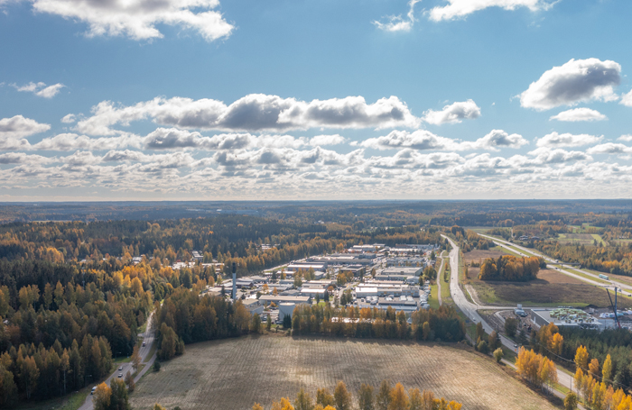 Syksyinen ilmakuva yritysalueesta.