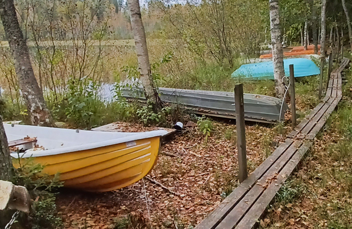 Veneitä Hirvijärven venerannalla.