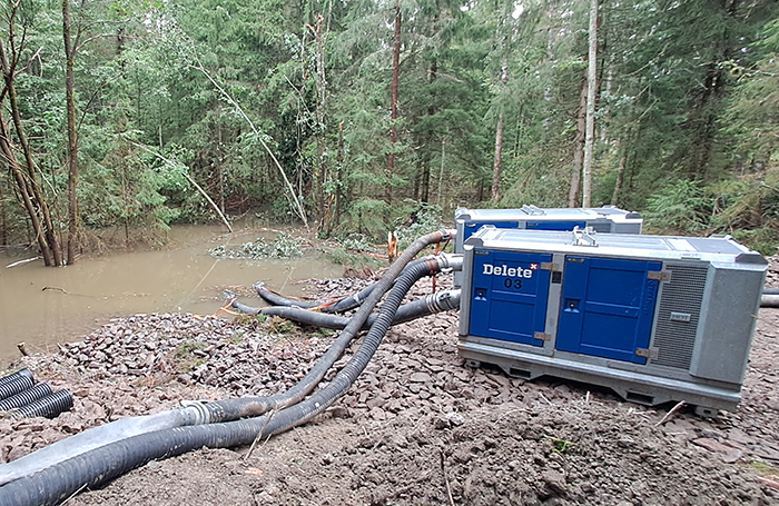 Vettä pumpattiin dieselpumpuilla.
